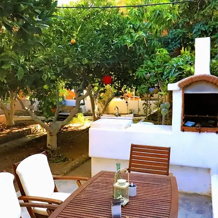 Проживання в сім'ї Romantic With Stunning Sea View