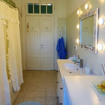 Проживание в семье Romantic With Stunning Sea View *